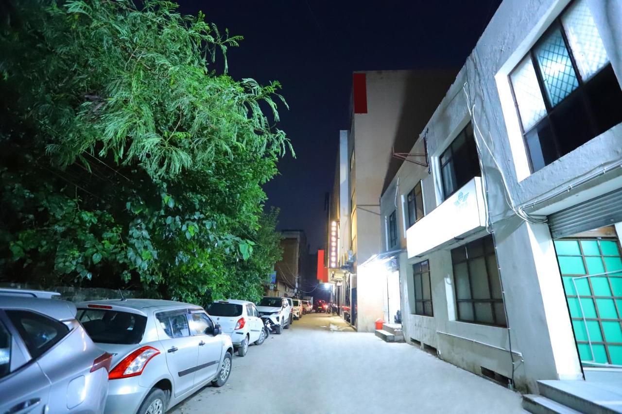 Hotel Stanley By Foxi Group- Near Delhi International Airport ニューデリー エクステリア 写真