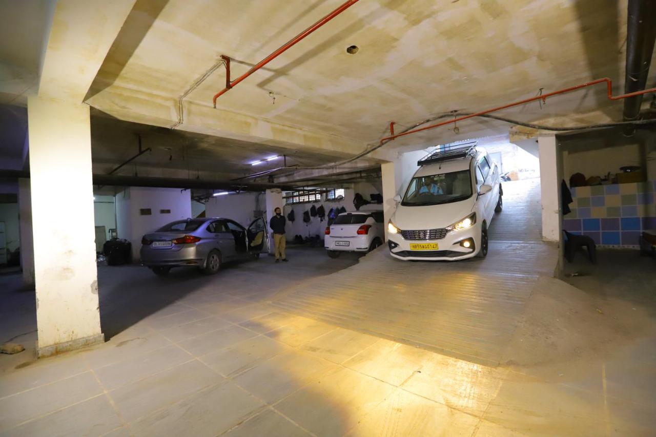 Hotel Stanley By Foxi Group- Near Delhi International Airport ニューデリー エクステリア 写真